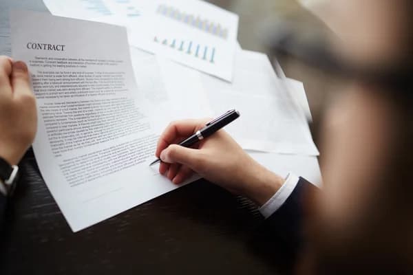 Mẫu Hợp Đồng Lao Động Không Xác Định Thời Hạn 2026 | HLR Legal Đà Nẵng